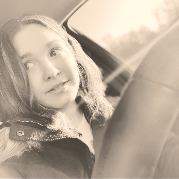 Meet your Posher, Roxanne - Picture 1 of 1